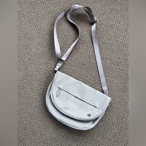 Lululemon festival (2022) crossbody bag
